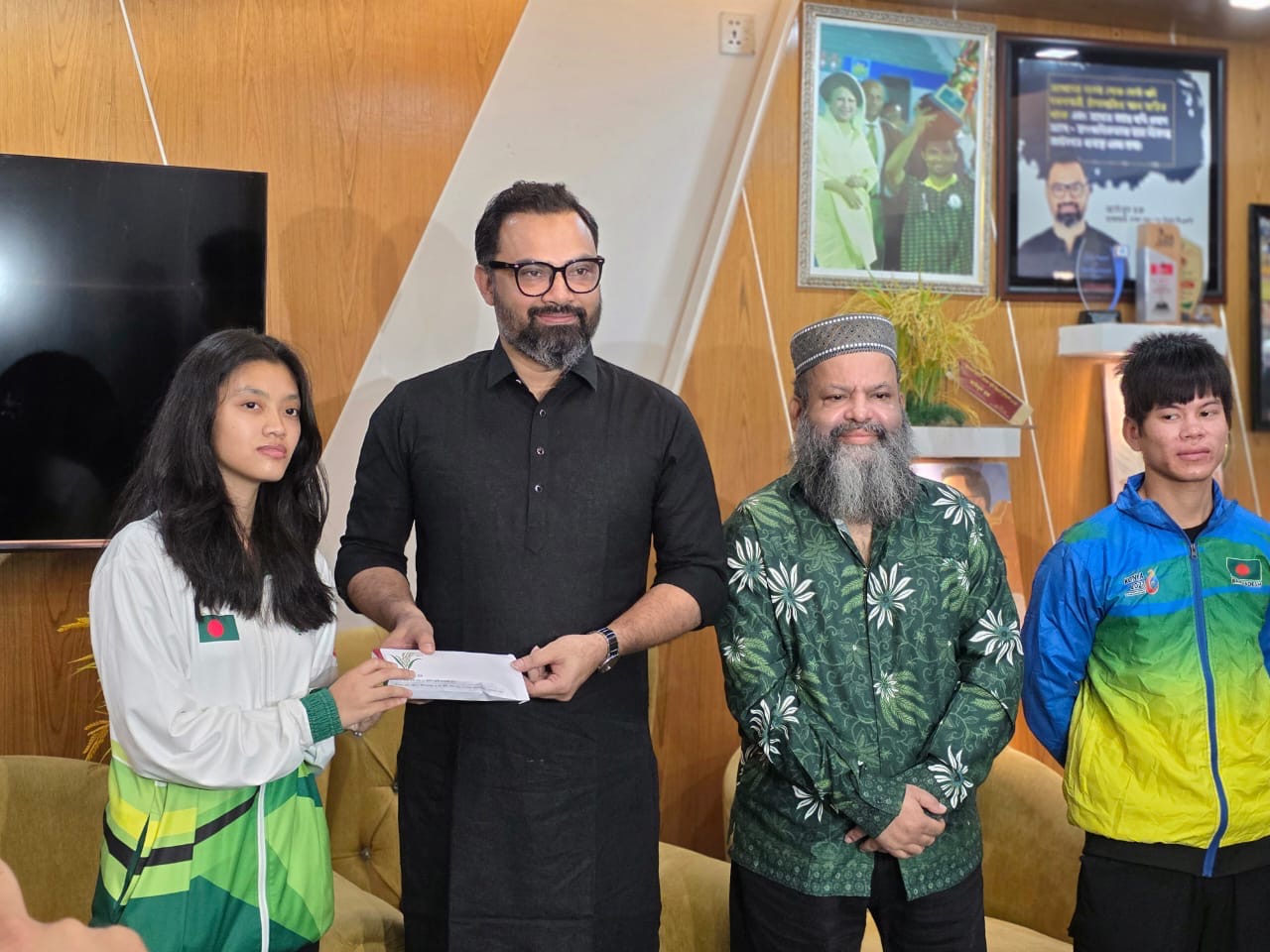 খেলাধুলাকে পেশা হিসেবে প্রতিষ্ঠা করতে চায় বিএনপি: আমিনুল হক