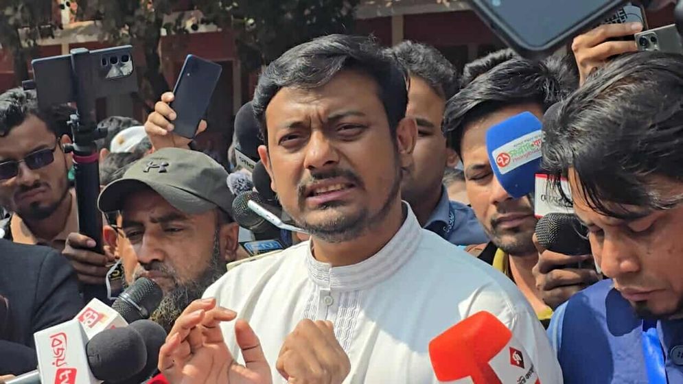 আব্বাসের আসনে হাড্ডাহাড্ডি লড়াই, এগিয়ে নাসীরুদ্দীন পাটওয়ারী